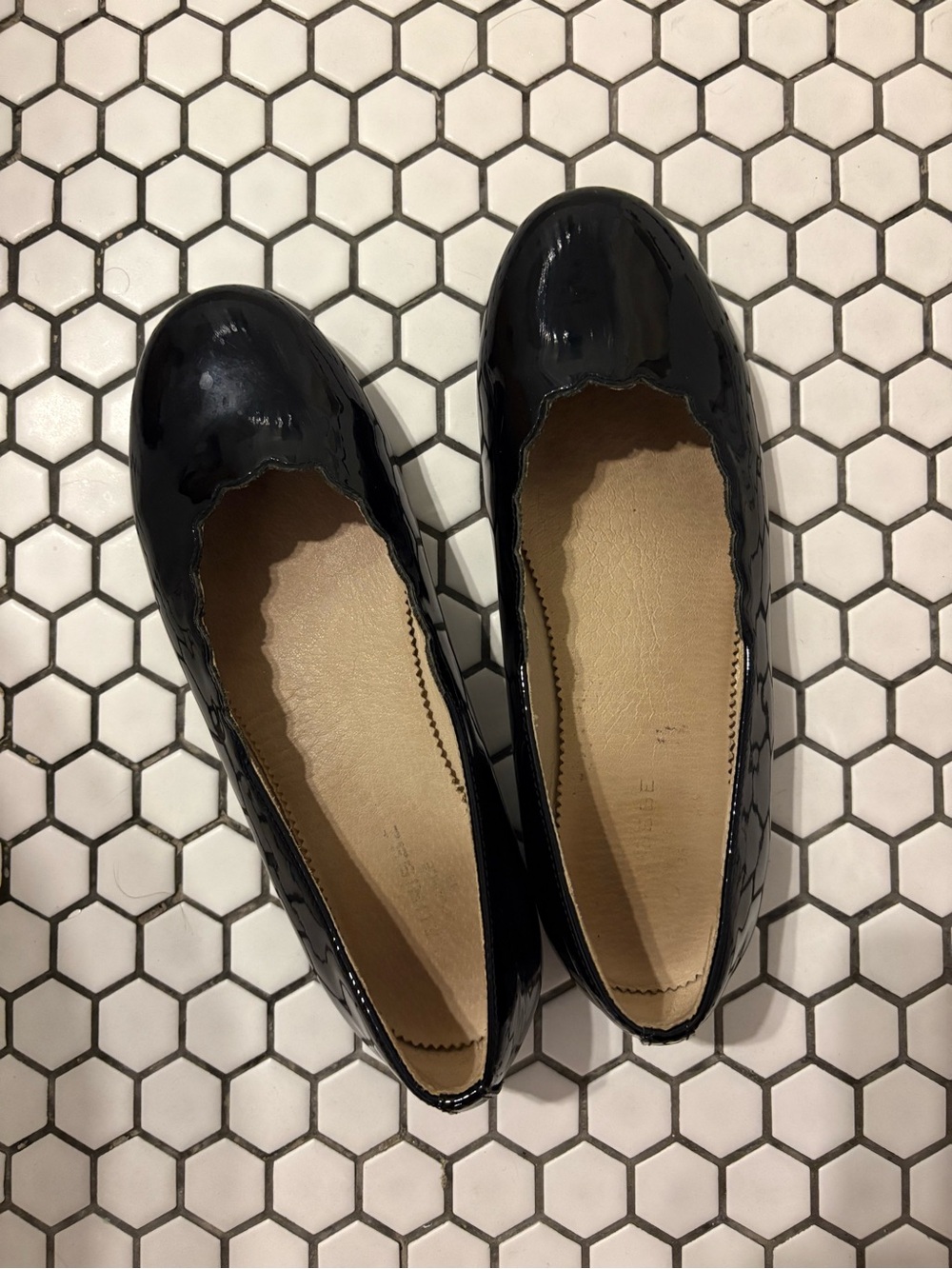 Fleurisse Patent Scalloped Ballet Flats size 36